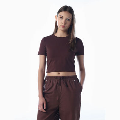 Comfortable Basic Snug Cropped T-Shirt - Casual Everyday Wear